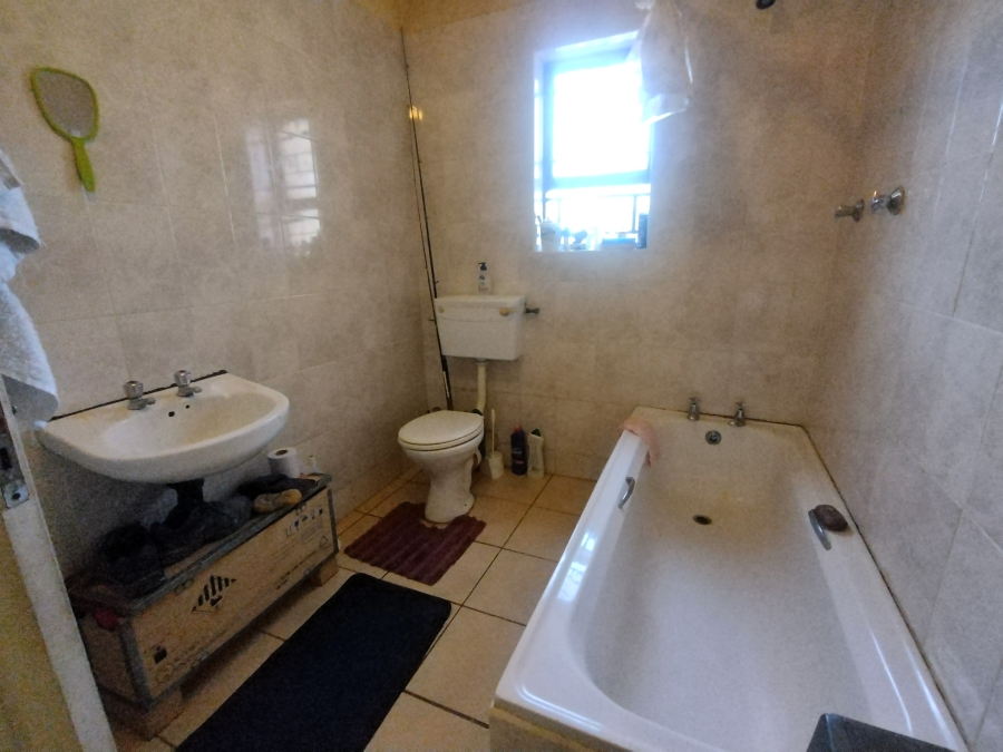 6 Bedroom Property for Sale in Kruisfontein Eastern Cape